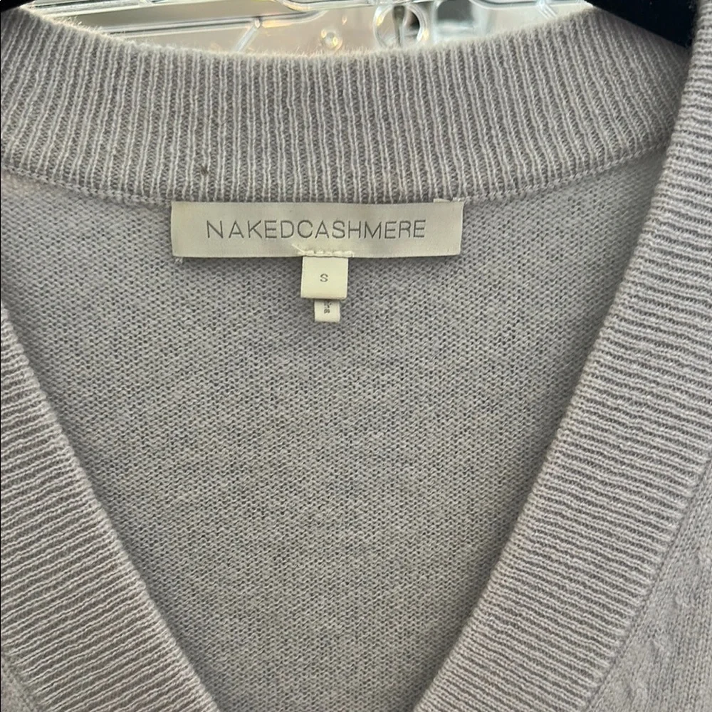 Elegant NAKED CASHMERE Gray cashmere V-Neck Sweater - Picture 2 of 4
